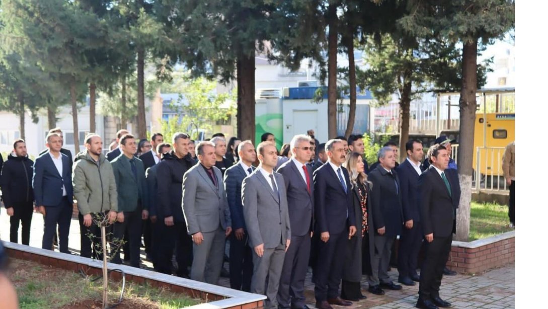 24 Kasım Öğretmenler Günü vesilesiyle Başöğretmen Ulu Önder Mustafa Kemal Atatürk'ün Büstüne Çelenk Sunma Töreni